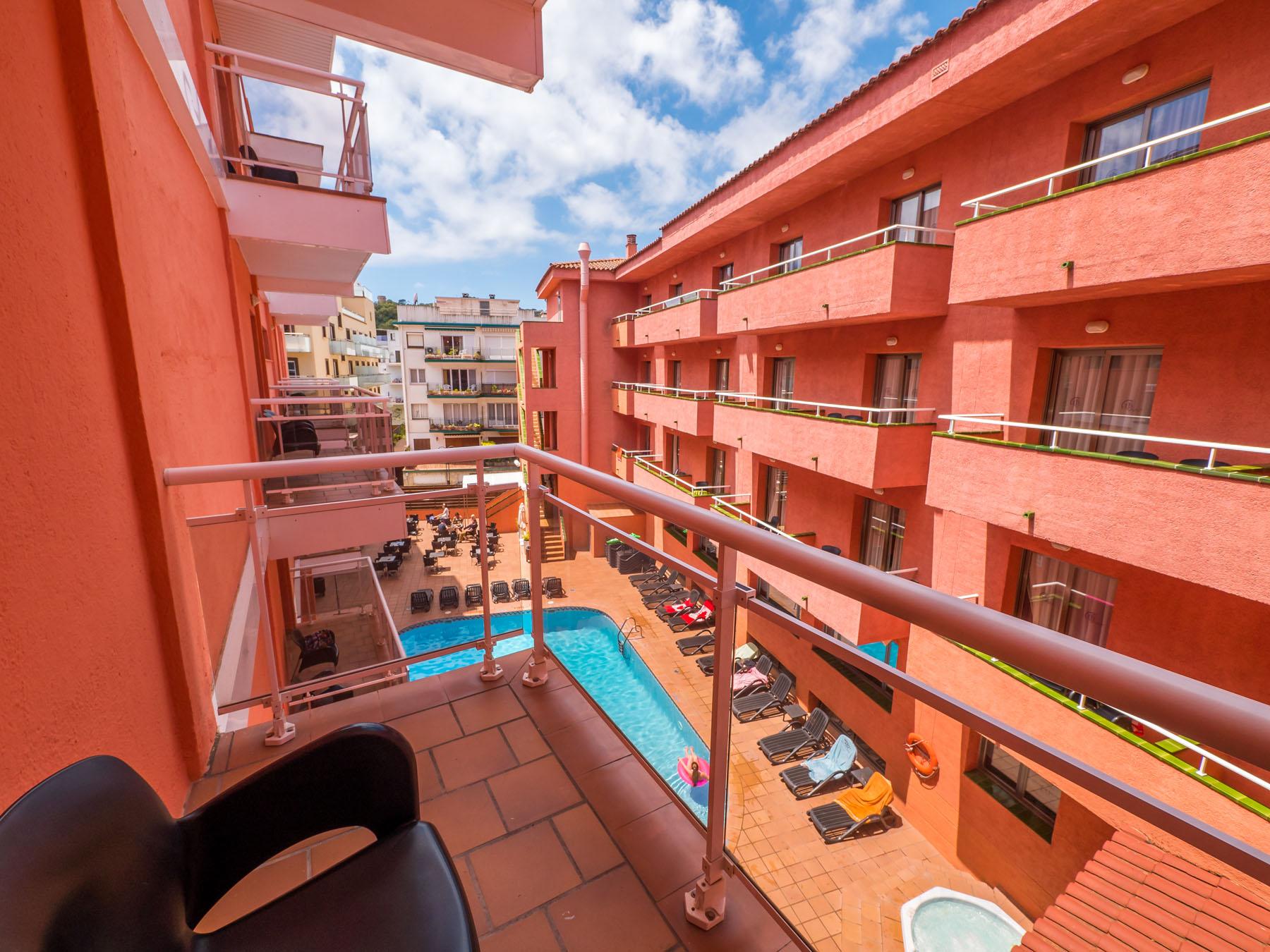 Tossa Beach Center Tossa de Mar Exterior photo